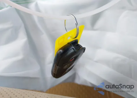 2011 Lexus Es 350 z USA, uszkodzony, nr VIN JTHBK1EG6B2429308